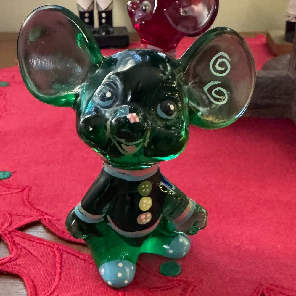 RARE Fenton Mouse Green Glass Figurine Hand Painted Signed-CUTE!